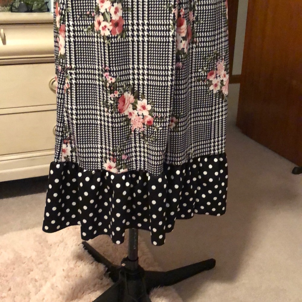 Dress - Picture 3 of 3
